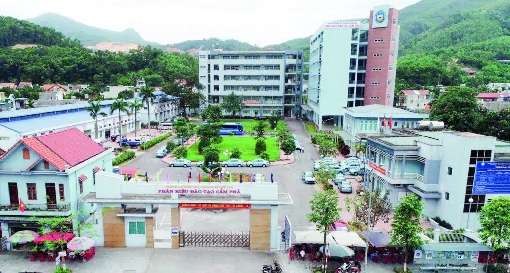 Chế độ và quyền lợi khi được tuyển vào Trường